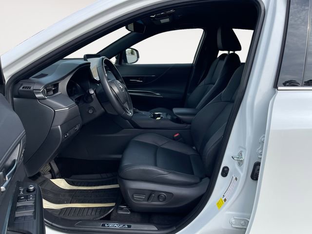 Used 2024 Toyota Venza Nightshade AWD/4WD image 9