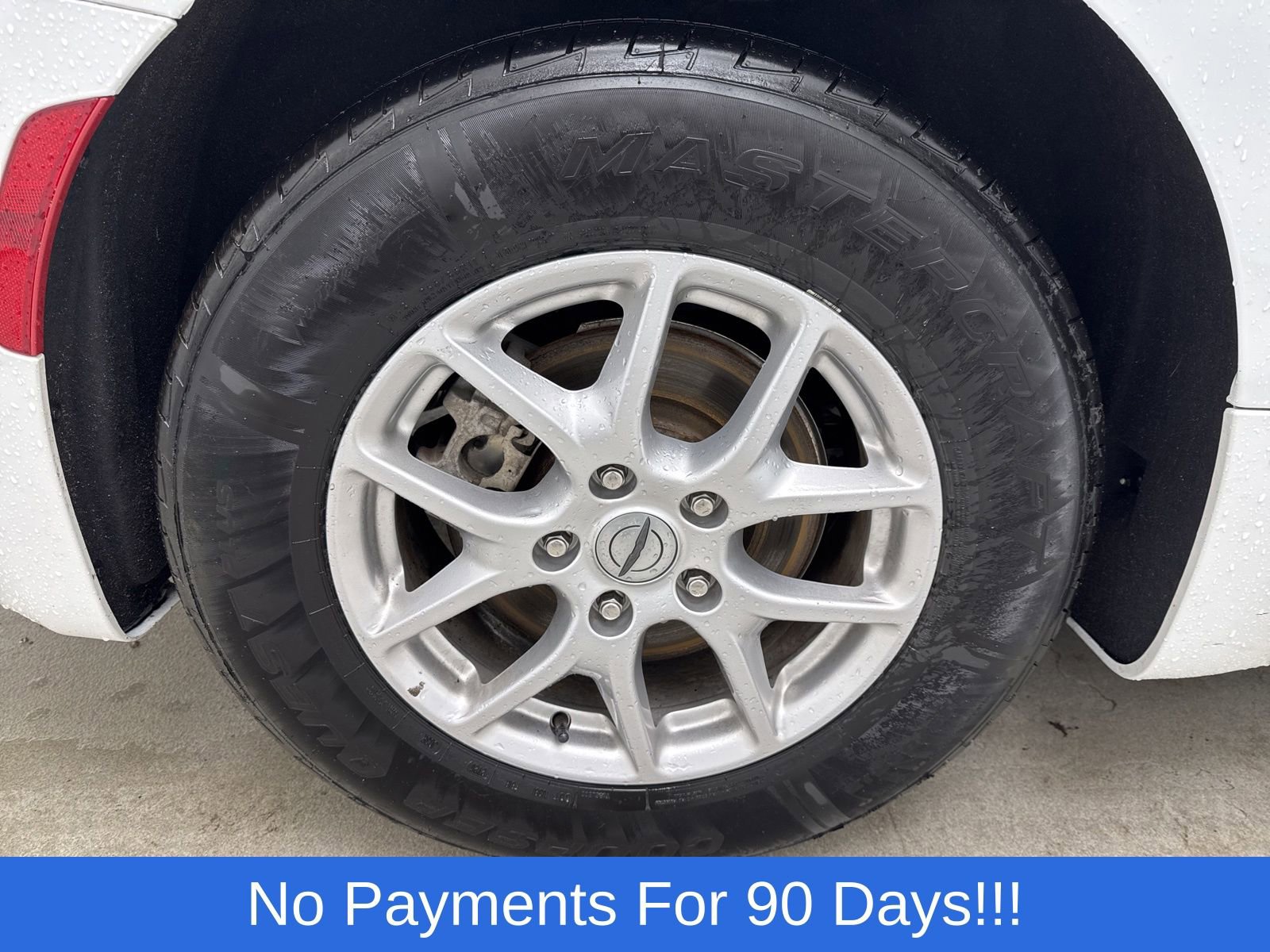 Used 2024 Chrysler Voyager LX image 43