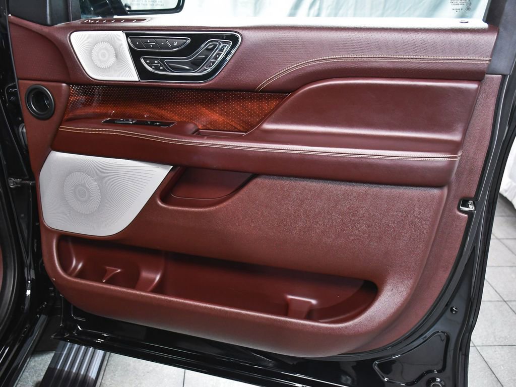 Used 2018 Lincoln Navigator Black Label w/ Cargo Package AWD/4WD image 19