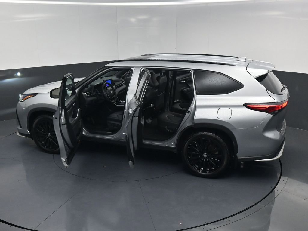 Used 2023 Toyota Highlander XSE FWD image 21
