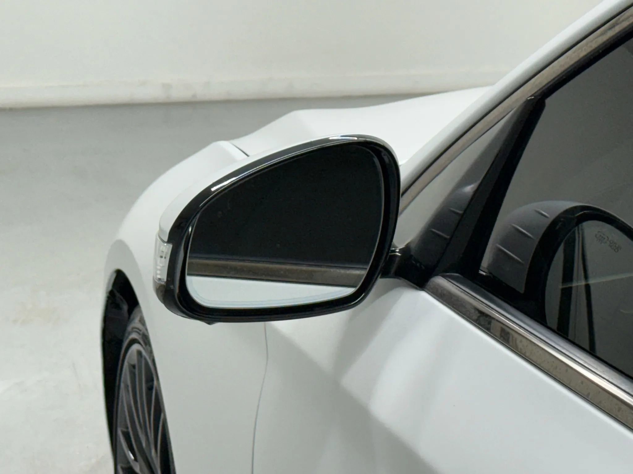 Used 2022 Genesis G70 3.3T Launch Edition image 35