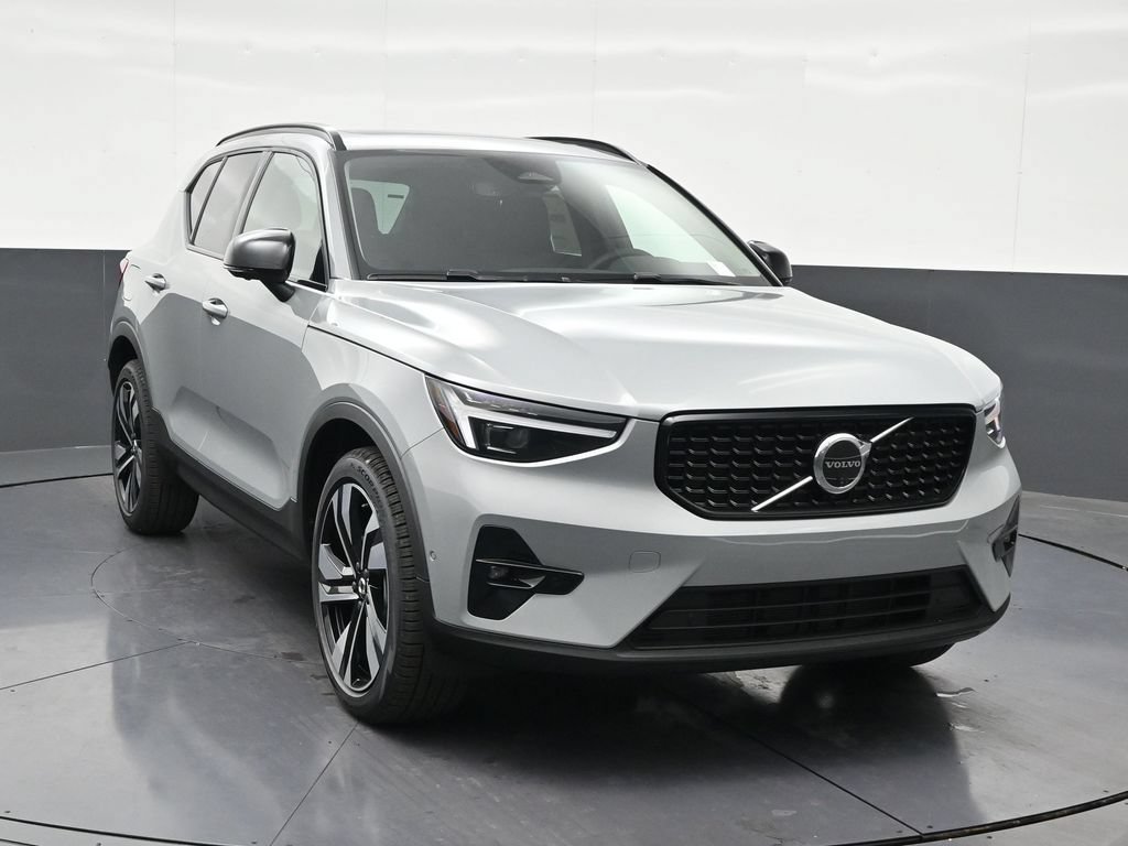 New 2026 Volvo XC40 B5 Plus AWD/4WD image 7