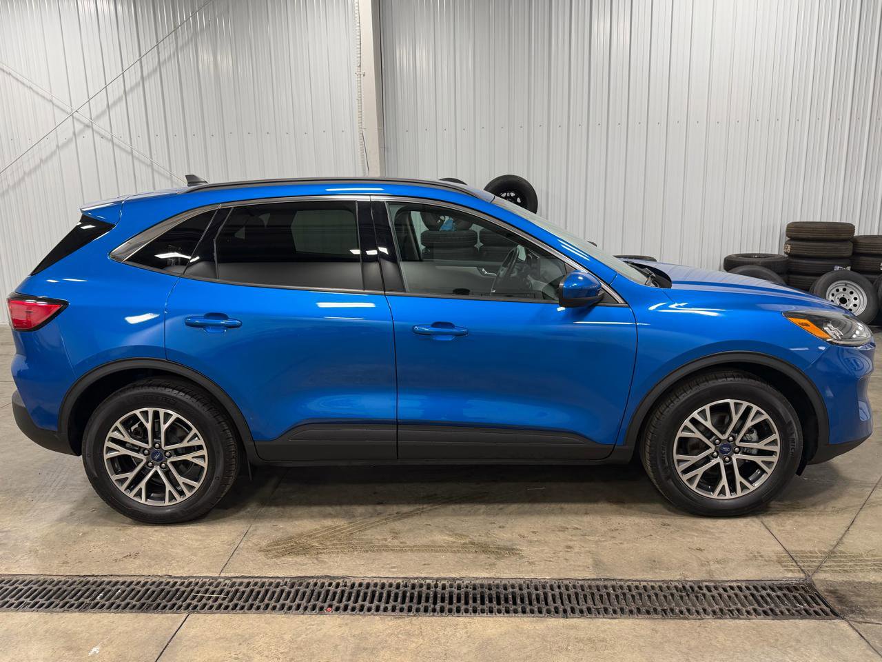 Used 2020 Ford Escape SEL image 2