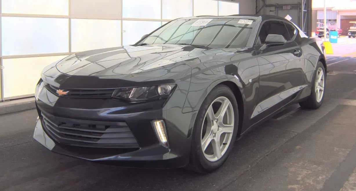 Used 2016 Chevrolet Camaro LT RWD image 1