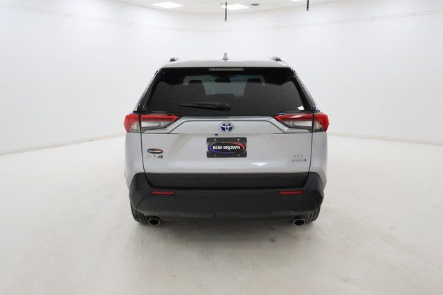 Used 2021 Toyota RAV4 XLE w/ Convenience Package image 4