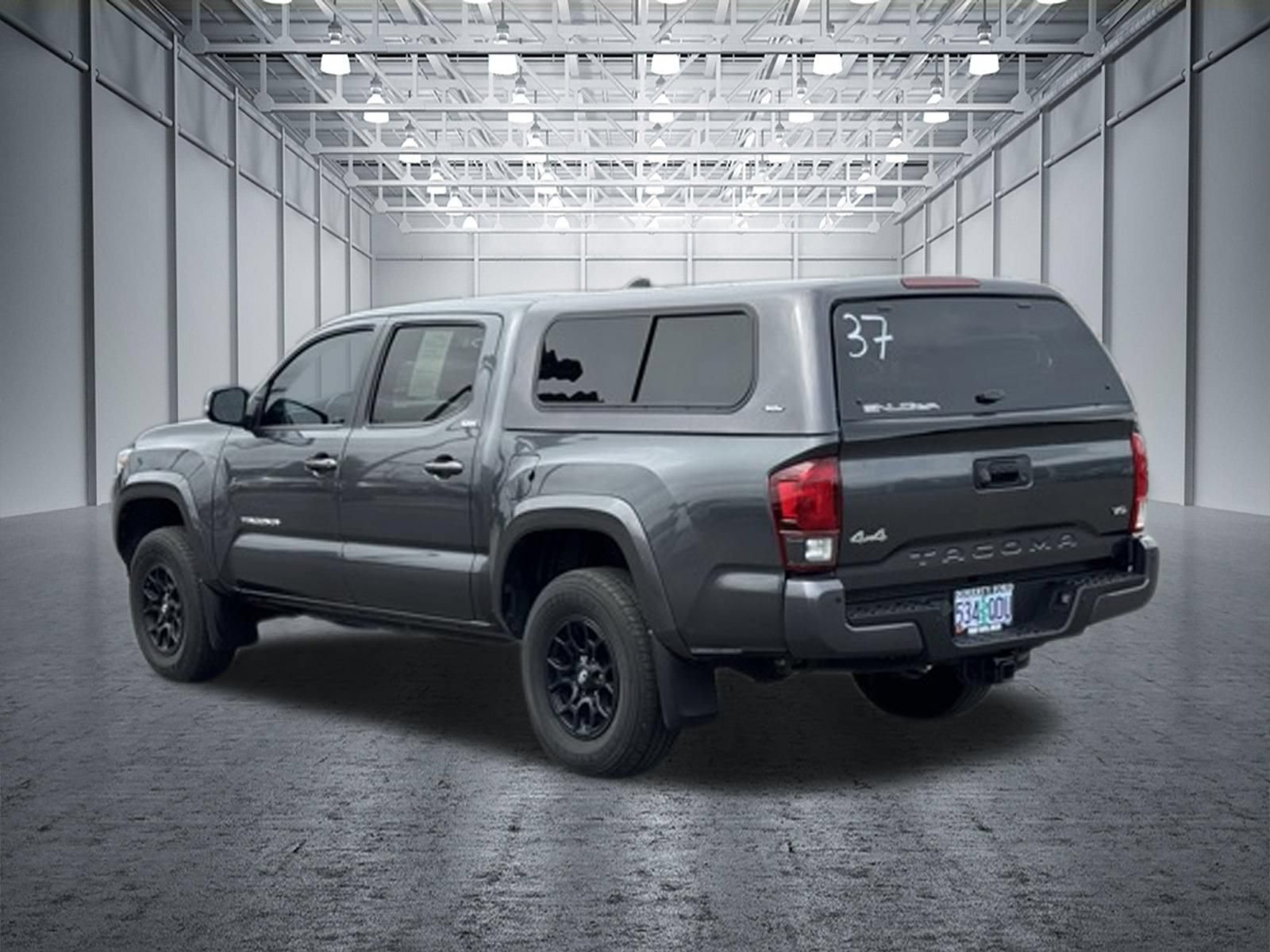 Used 2022 Toyota Tacoma SR5 AWD/4WD image 16