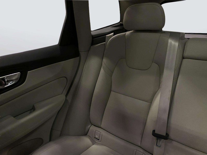 Used 2023 Volvo XC60 B5 Plus FWD image 27