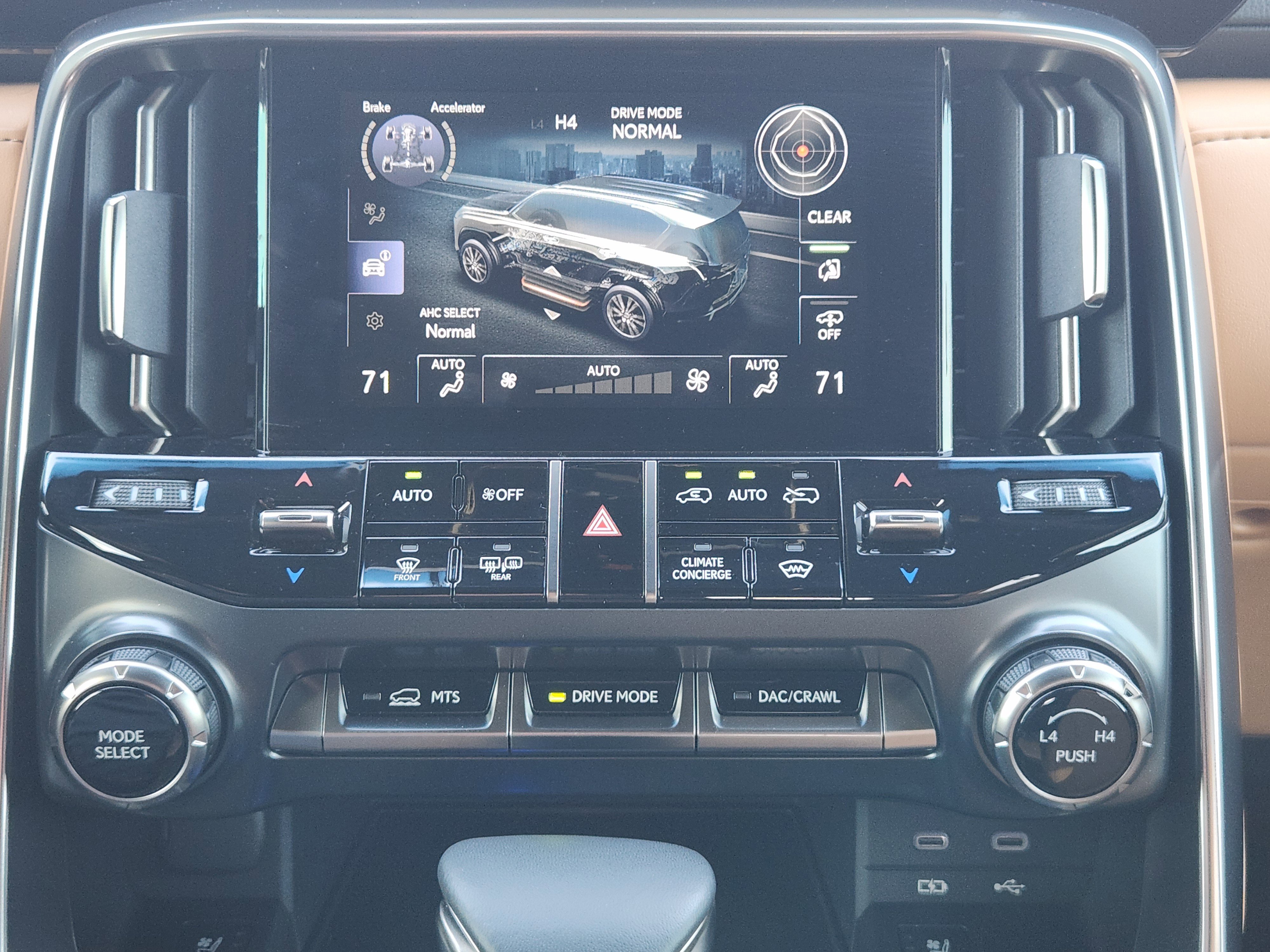 Used 2025 Lexus LX 600 4WD w/ Luxury Package image 23