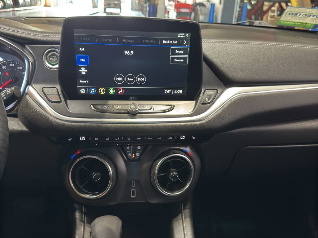 Used 2025 Chevrolet Blazer LT image 28