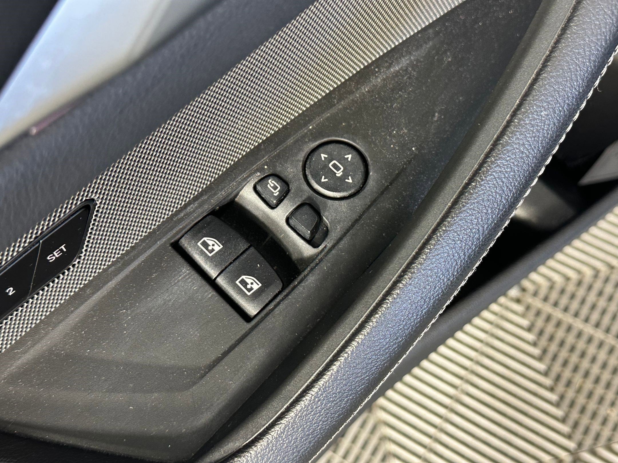 Used 2023 BMW 430i Coupe w/ M Sport Package image 10