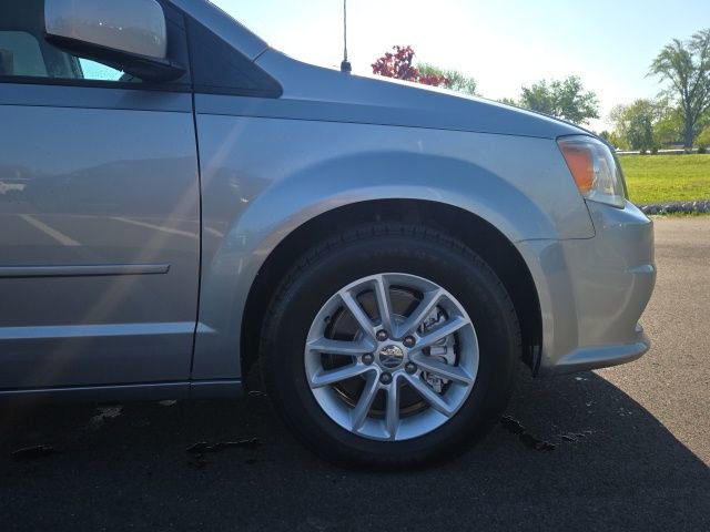 Used 2016 Dodge Grand Caravan SXT FWD image 4