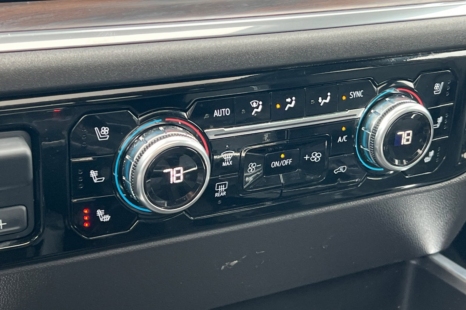 Used 2024 GMC Sierra 1500 SLT w/ SLT Premium Plus Package image 28