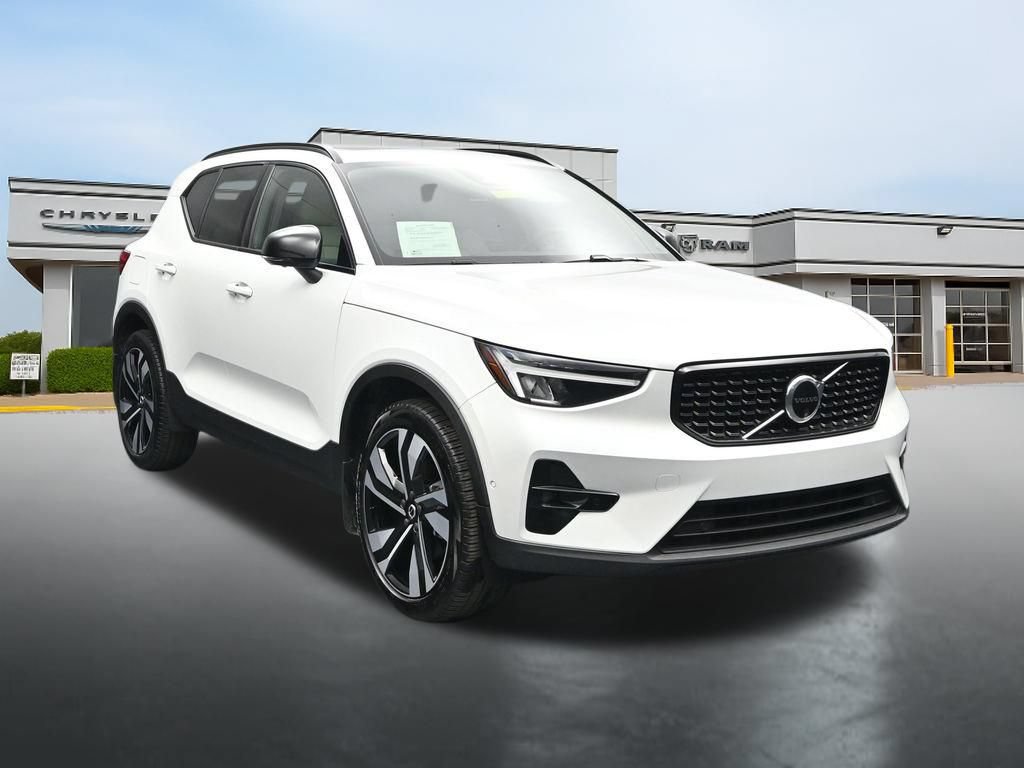 Used 2024 Volvo XC40 B5 Plus w/ Protection Package Premier AWD/4WD image 7