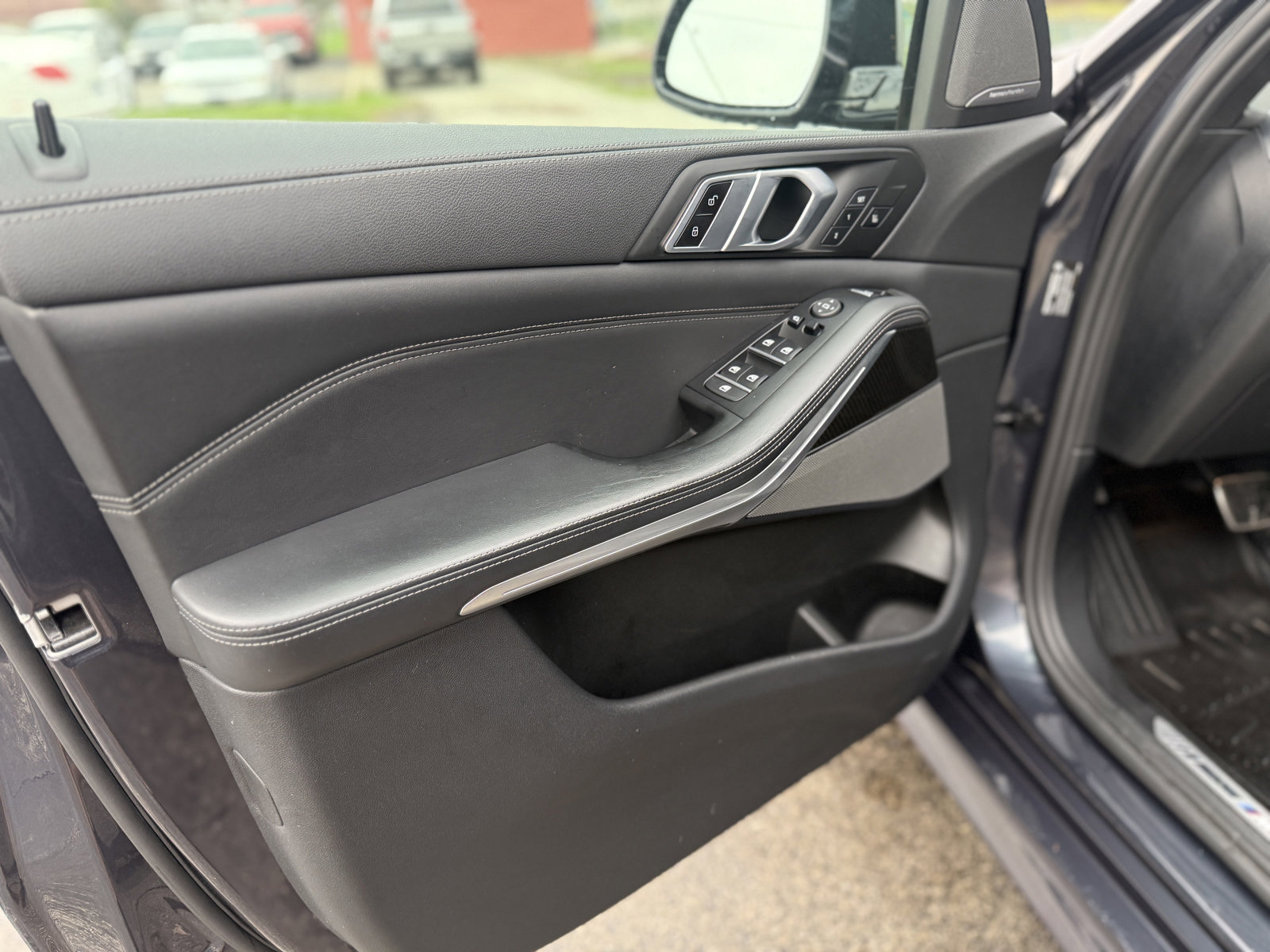 Used 2022 BMW X5 M50i image 24