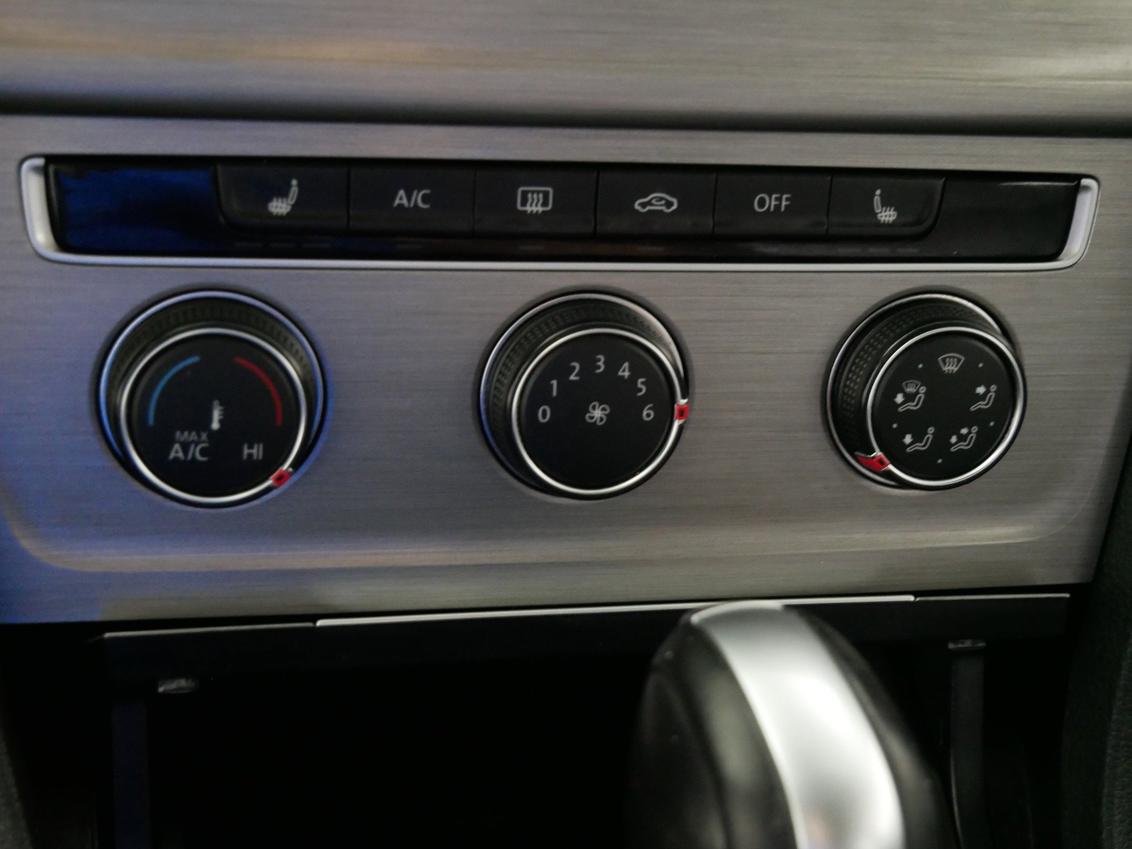 Used 2016 Volkswagen Golf Limited Edition image 23