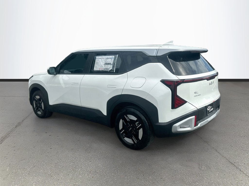 New 2027 Kia Seltos LX FWD image 5