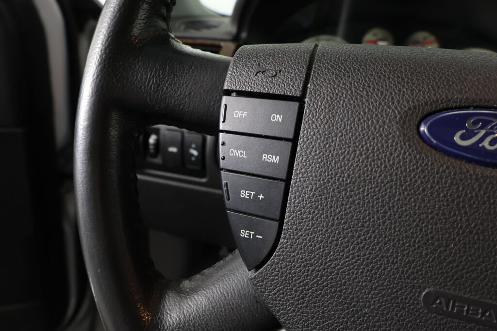 Used 2005 Ford Five Hundred Limited AWD/4WD image 33