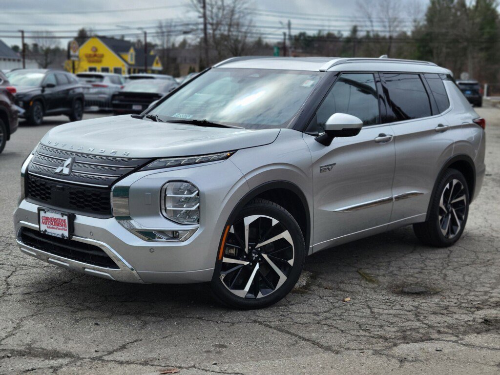 Used 2023 Mitsubishi Outlander SEL image 1