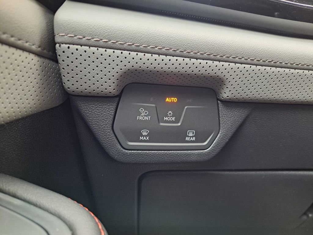 Used 2025 Volkswagen Atlas Peak Edition SE image 15