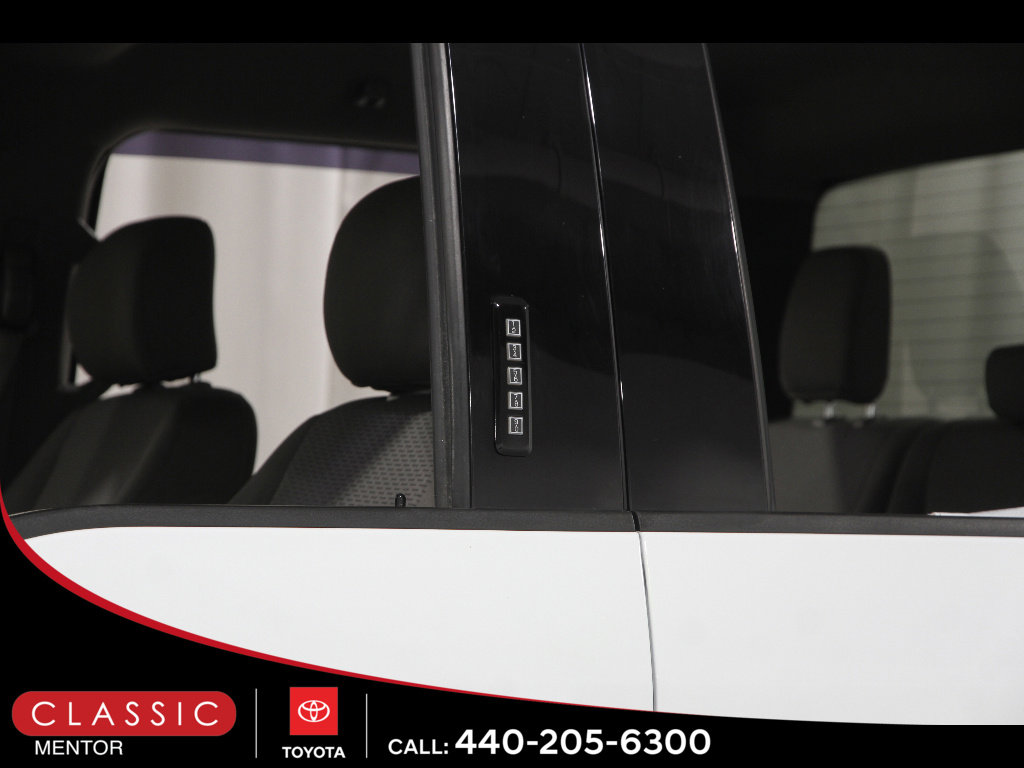 Used 2019 Ford F250 XLT w/ XLT Premium Package image 4