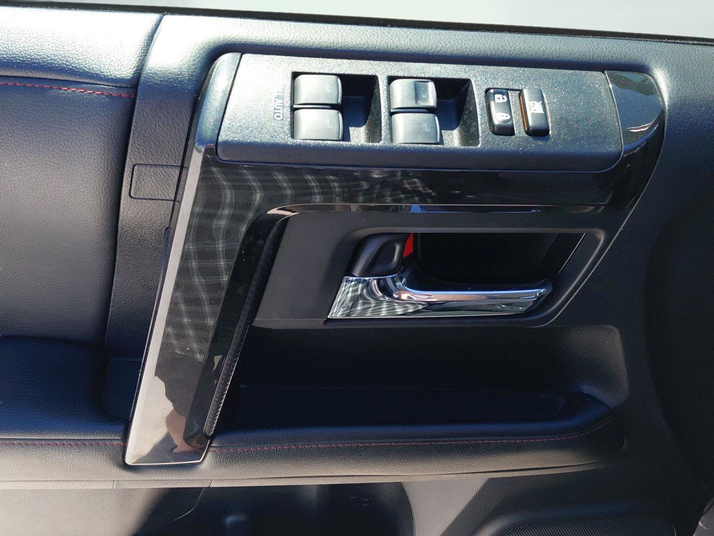 Used 2020 Toyota 4Runner TRD Off-Road Premium w/ Moonroof Package AWD/4WD image 25