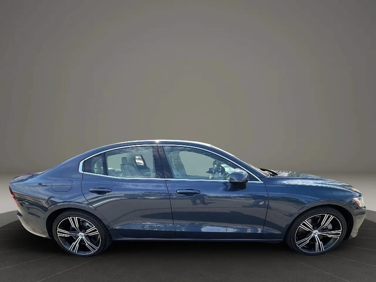 Used 2022 Volvo S60 T8 Inscription w/ Climate Package AWD/4WD image 4
