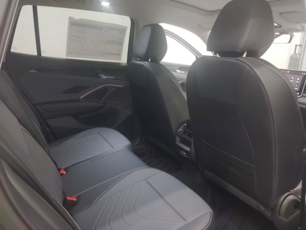 New 2026 Volkswagen Tiguan SE AWD/4WD image 17