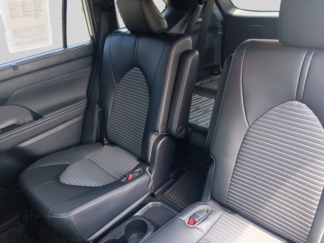 Used 2023 Toyota Highlander XSE AWD/4WD image 13