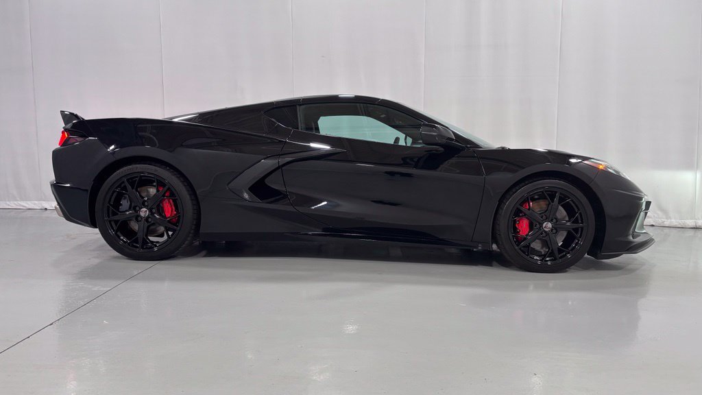Used 2022 Chevrolet Corvette Stingray Premium Cpe w/ Z51 Performance Package RWD image 5