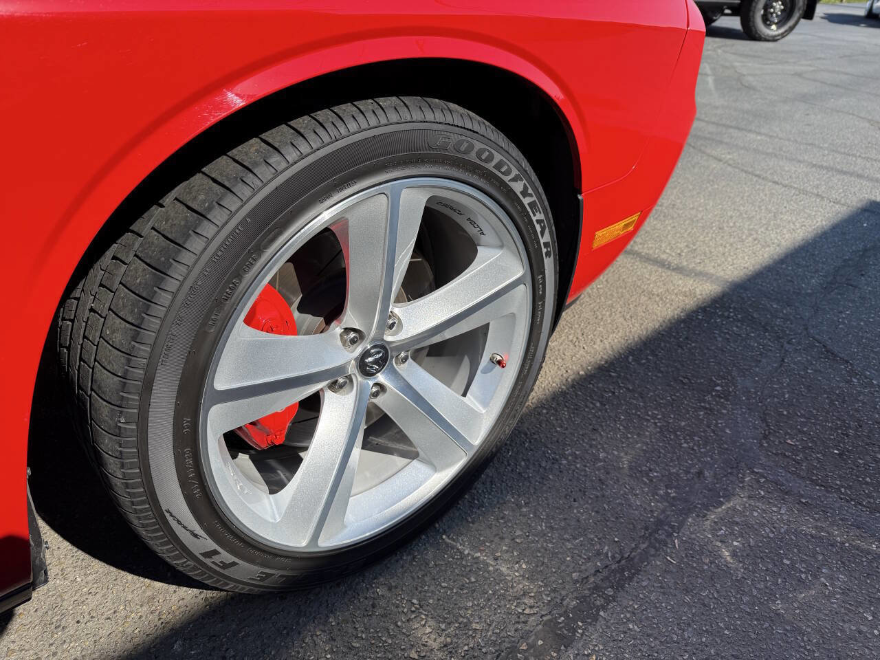 Used 2009 Dodge Challenger SRT8 w/ SRT Option Group II RWD image 21