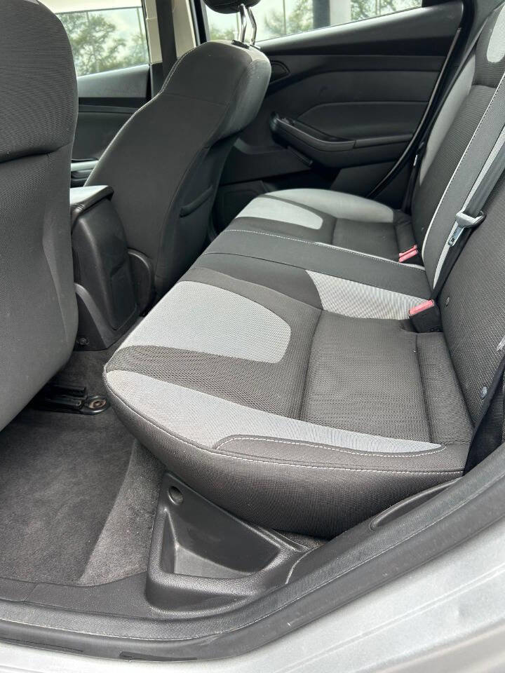 Used 2012 Ford Focus SE w/ SE Sport Pkg image 31