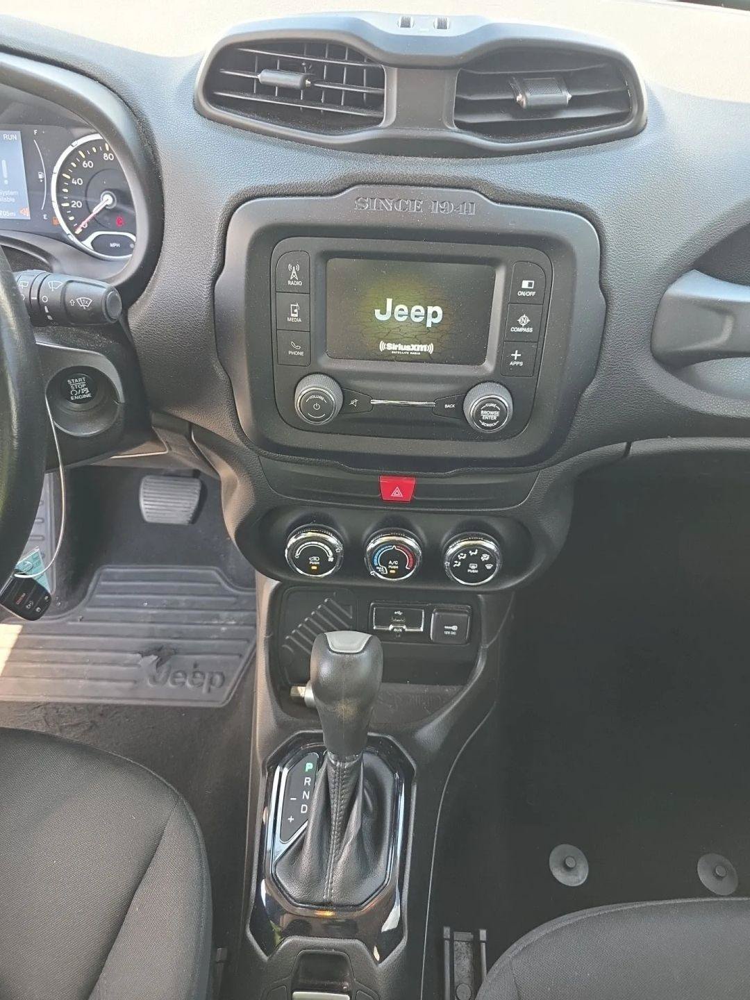 Used 2017 Jeep Renegade Altitude FWD image 17