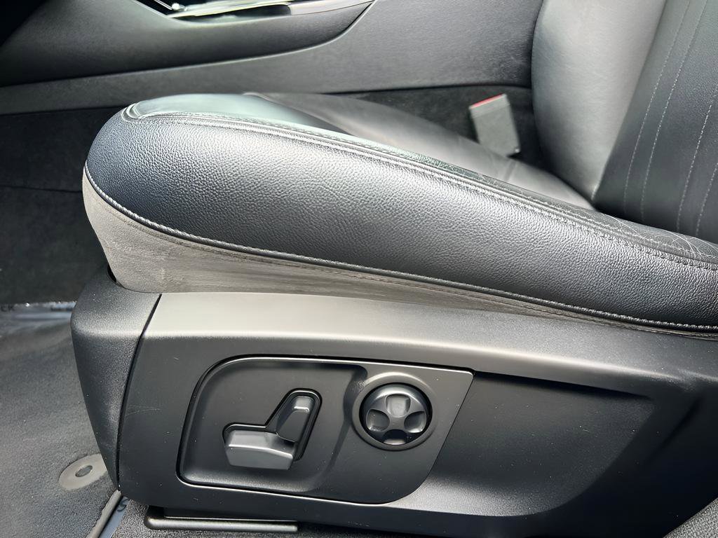 Used 2017 Maserati Levante image 37