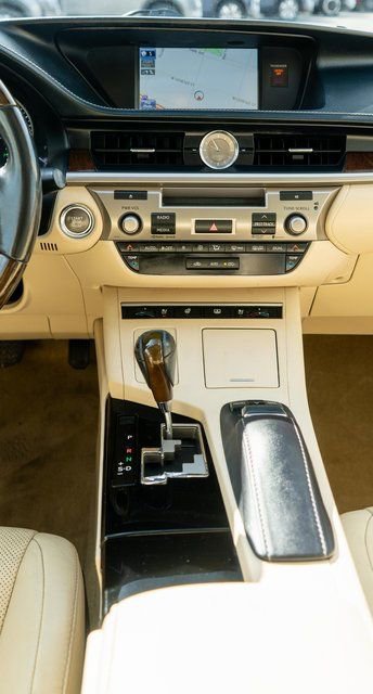 Used 2014 Lexus ES 350 w/ Luxury Package FWD image 17