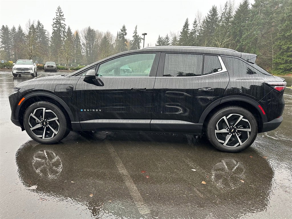 New 2026 Chevrolet Equinox EV LT image 2