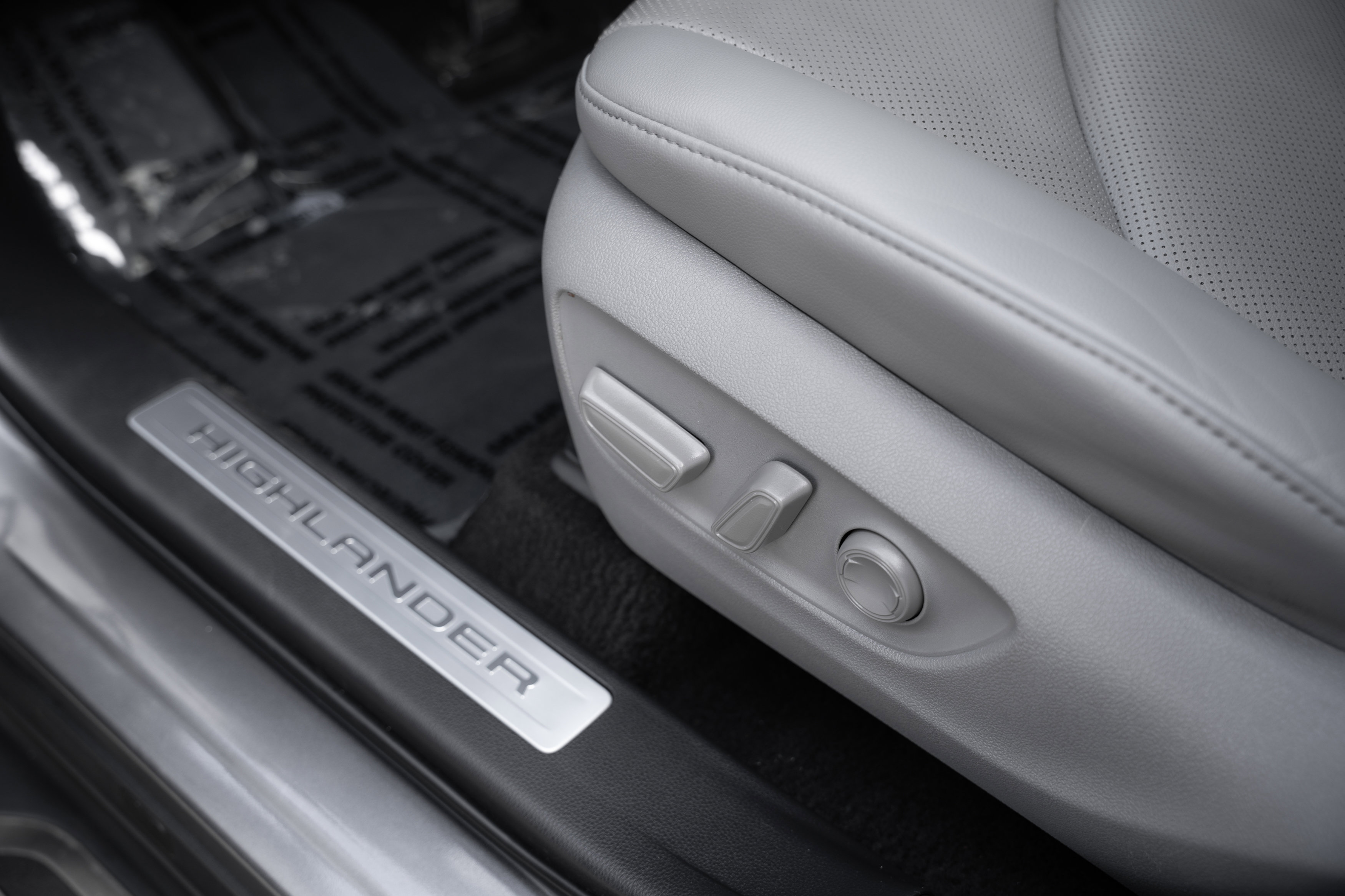 Used 2023 Toyota Highlander Limited image 22