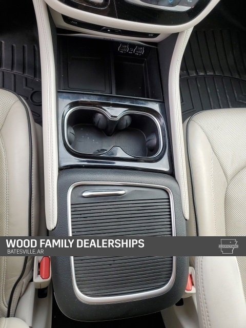 Used 2021 Chrysler Pacifica Limited w/ Uconnect Theater Family Group image 17