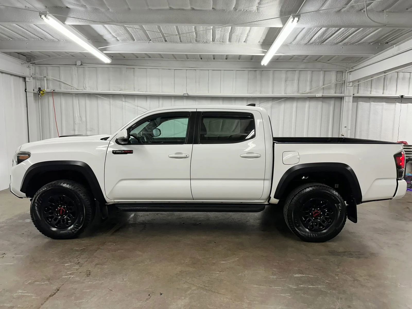 Used 2017 Toyota Tacoma TRD Pro AWD/4WD image 10