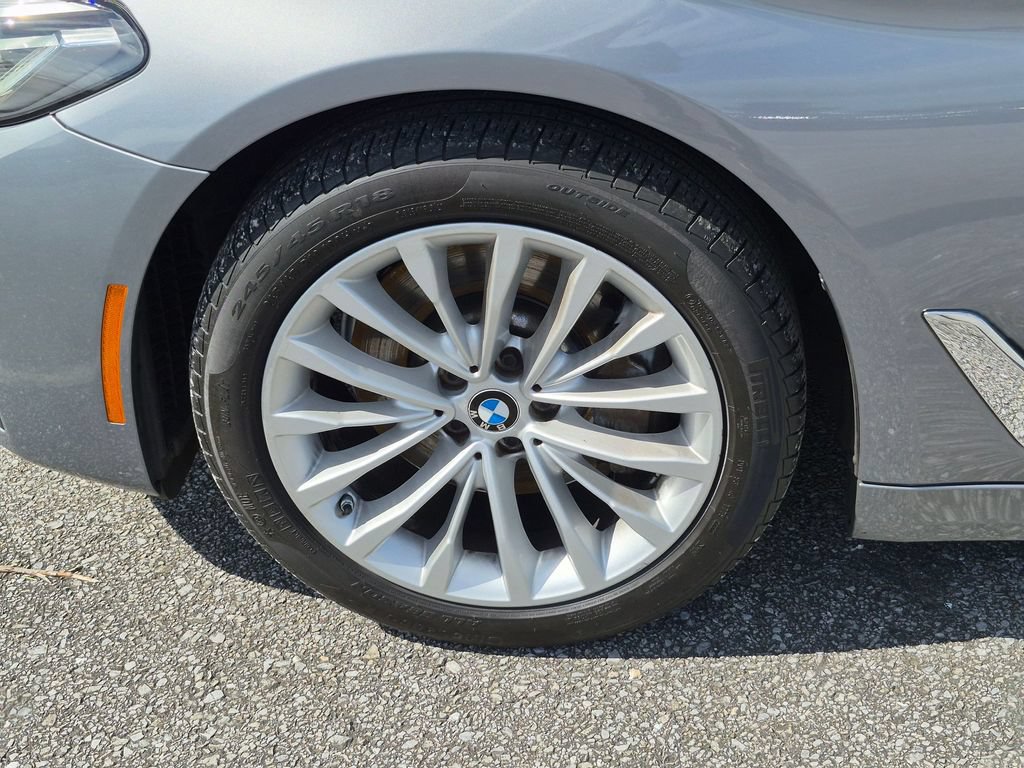 Used 2023 BMW 530i w/ Premium Package RWD image 9