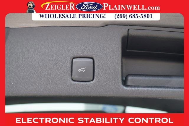 Used 2022 Ford Escape SEL image 11