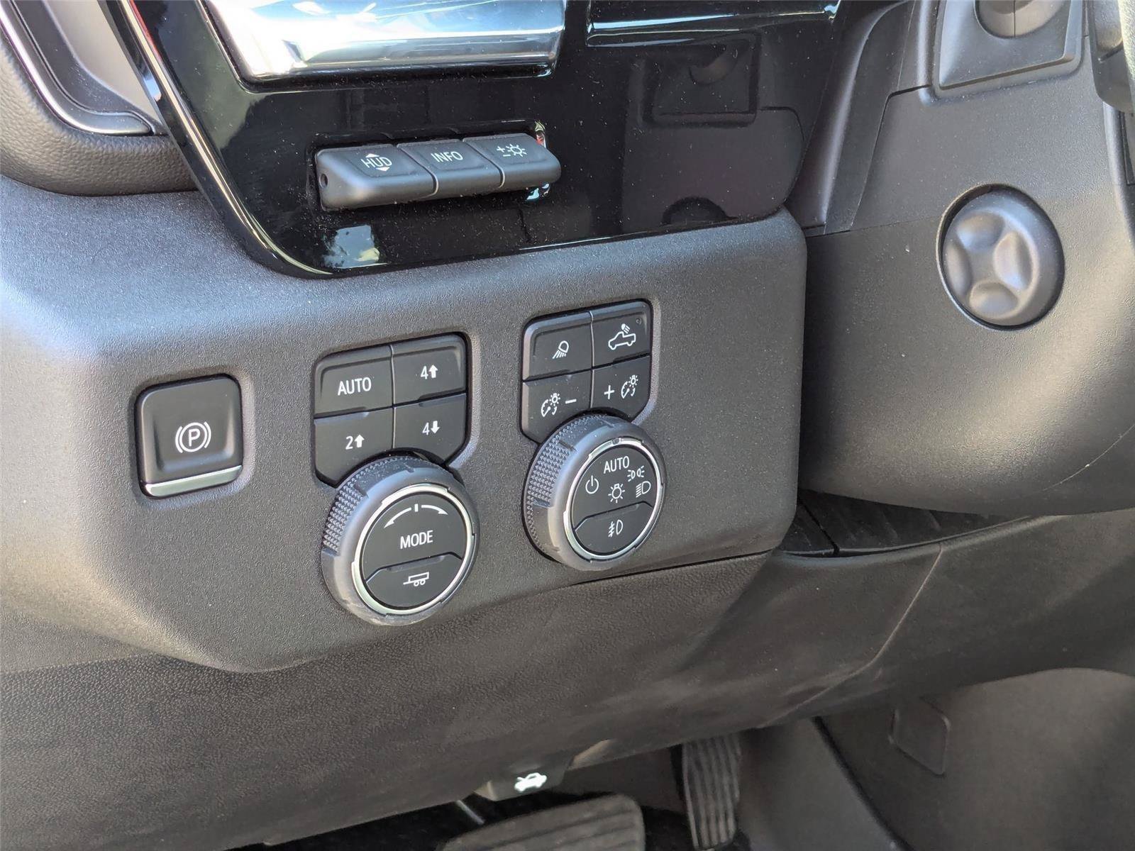 Used 2024 Chevrolet Silverado 1500 High Country w/ Technology Package AWD/4WD image 18