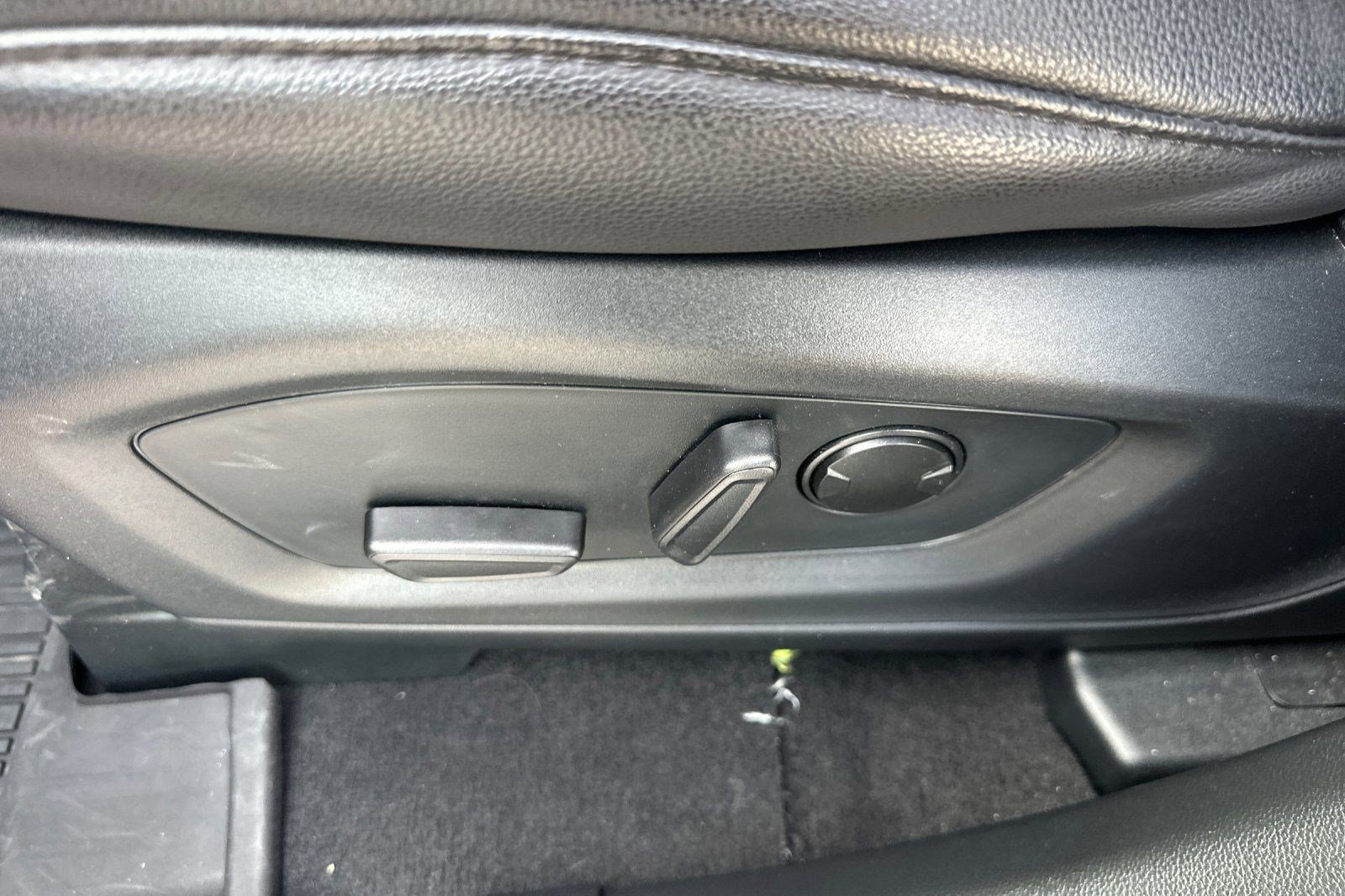 Used 2023 Ford Explorer ST-Line w/ Class IV Trailer Tow Package image 14