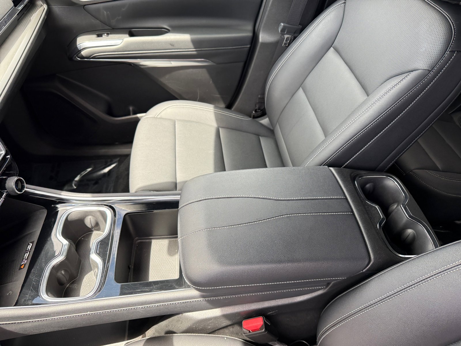 Used 2025 Chevrolet Traverse LT image 14