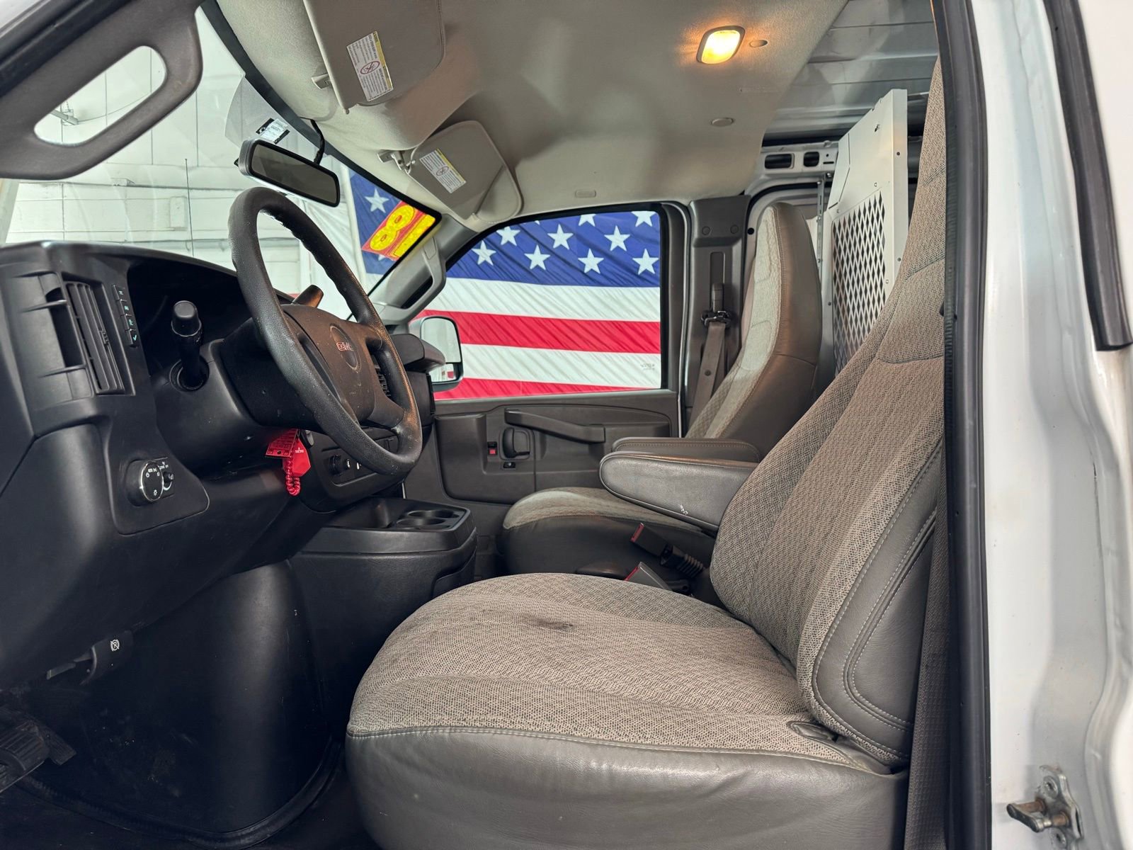Used 2018 GMC Savana 2500 RWD image 9