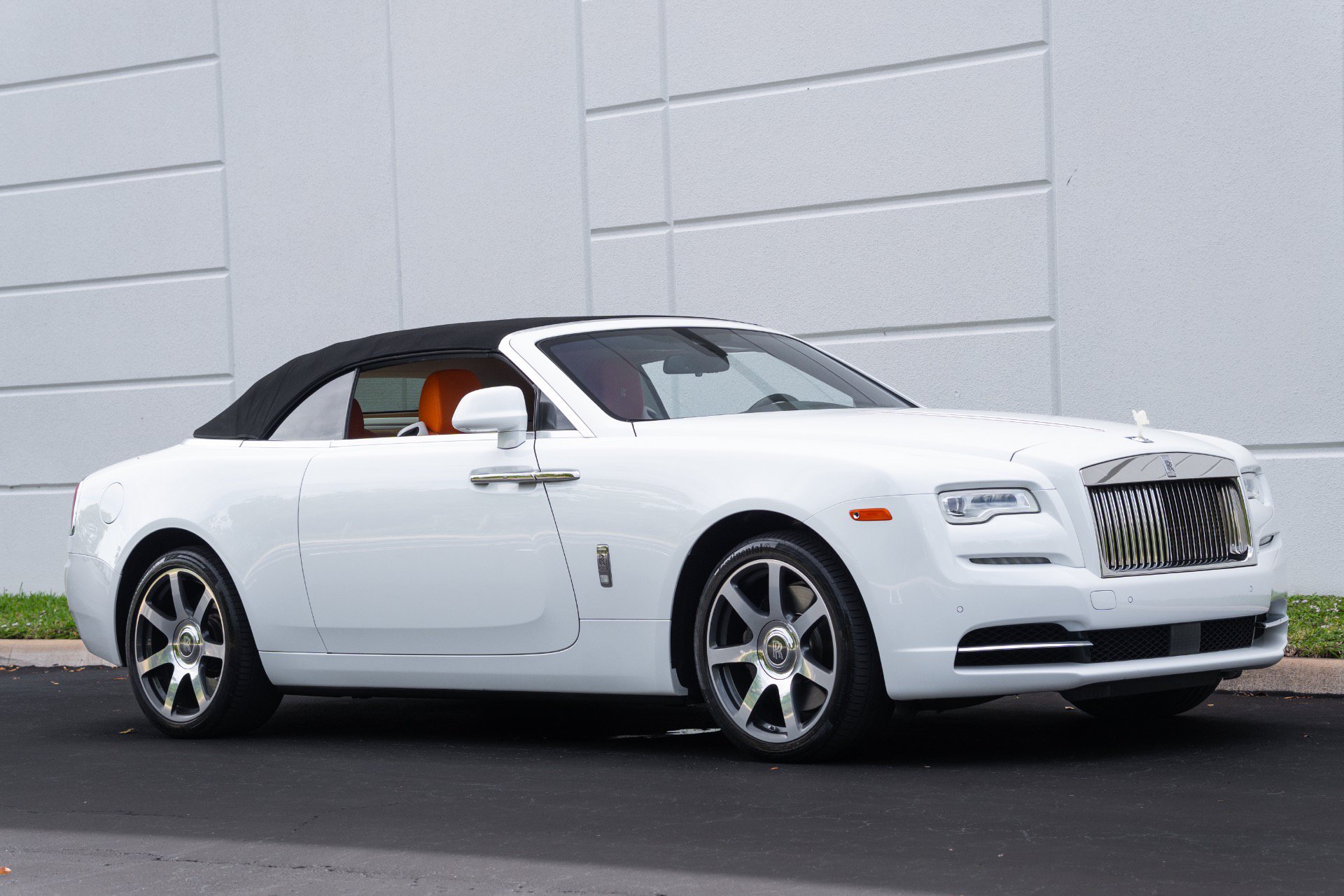 Used 2017 Rolls-Royce Dawn RWD image 4