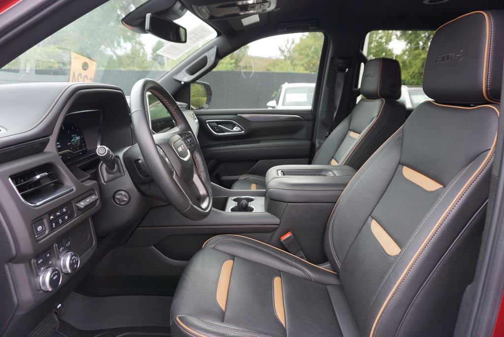 Used 2024 GMC Yukon AT4 w/ Technology Package image 9