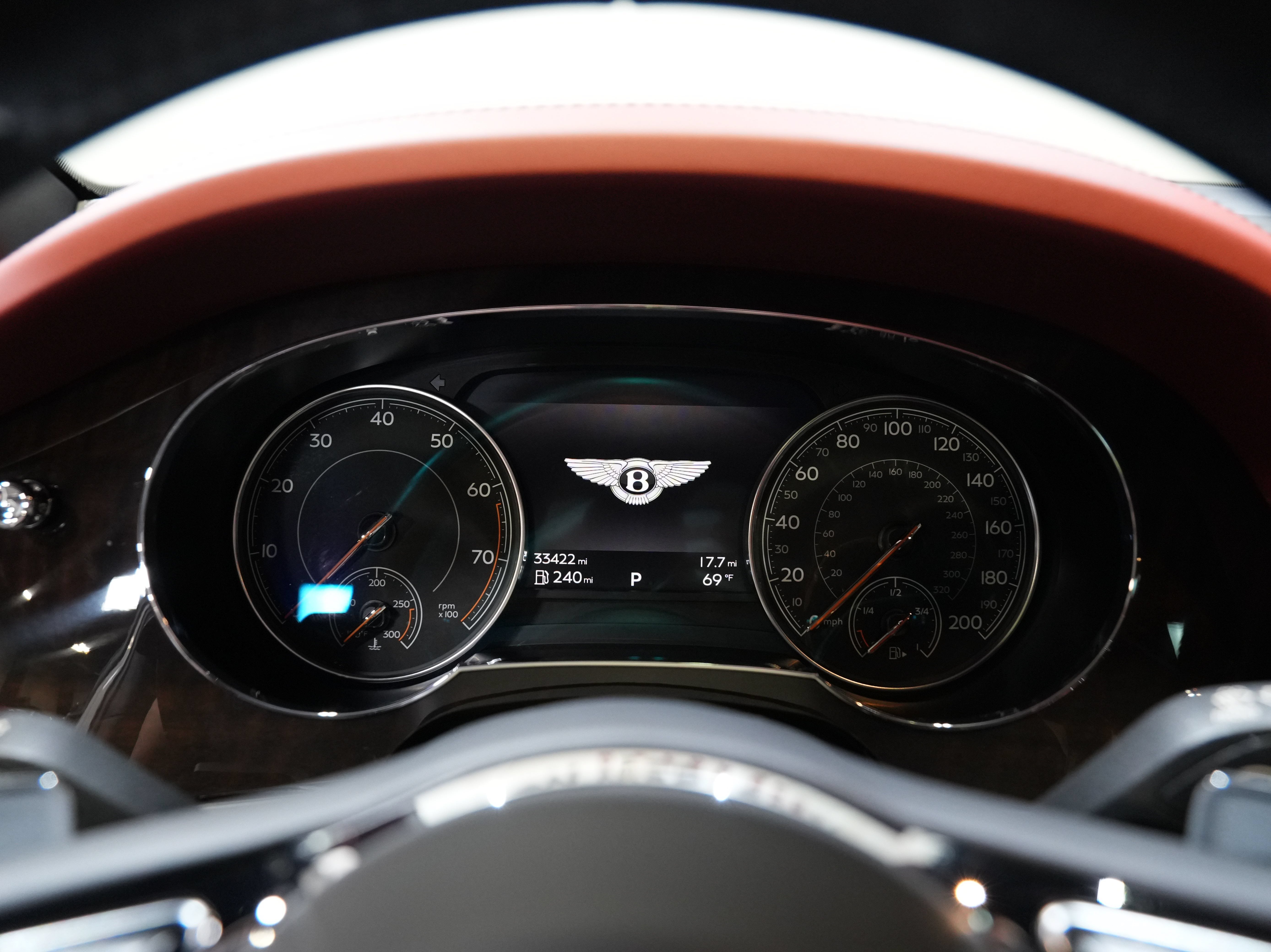 Used 2018 Bentley Bentayga AWD/4WD image 41