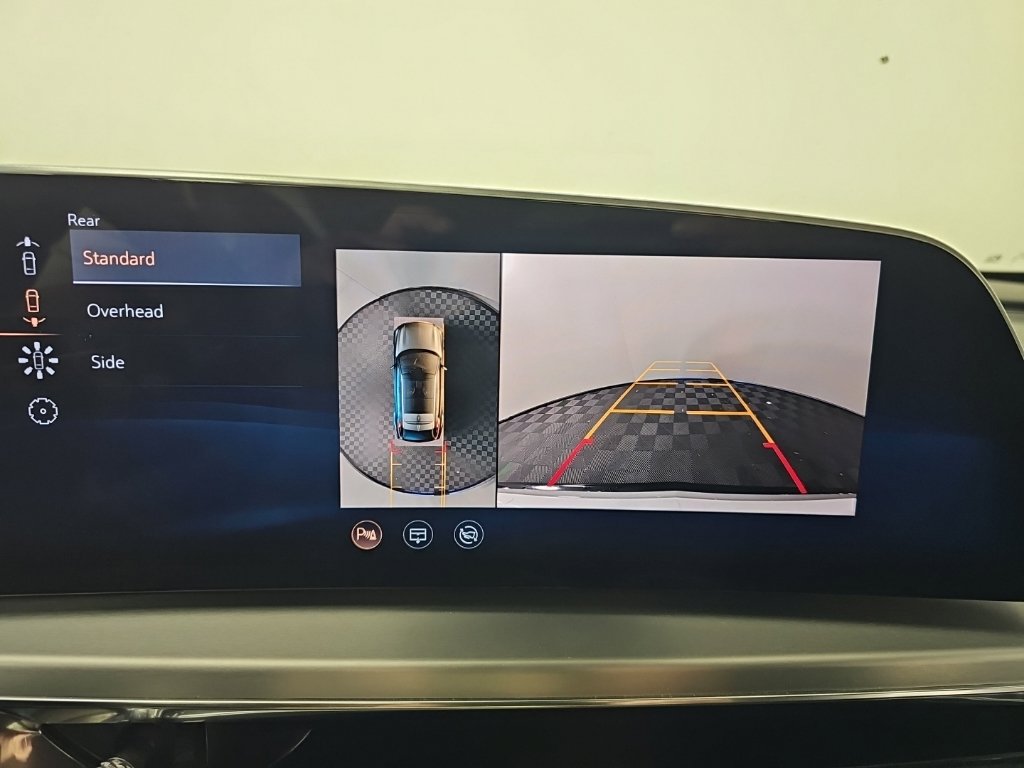 Used 2024 Cadillac Lyriq Sport RWD image 18