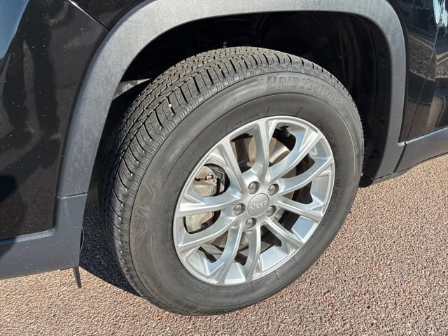 Used 2019 Jeep Cherokee Latitude w/ Popular Appearance Group AWD/4WD image 4