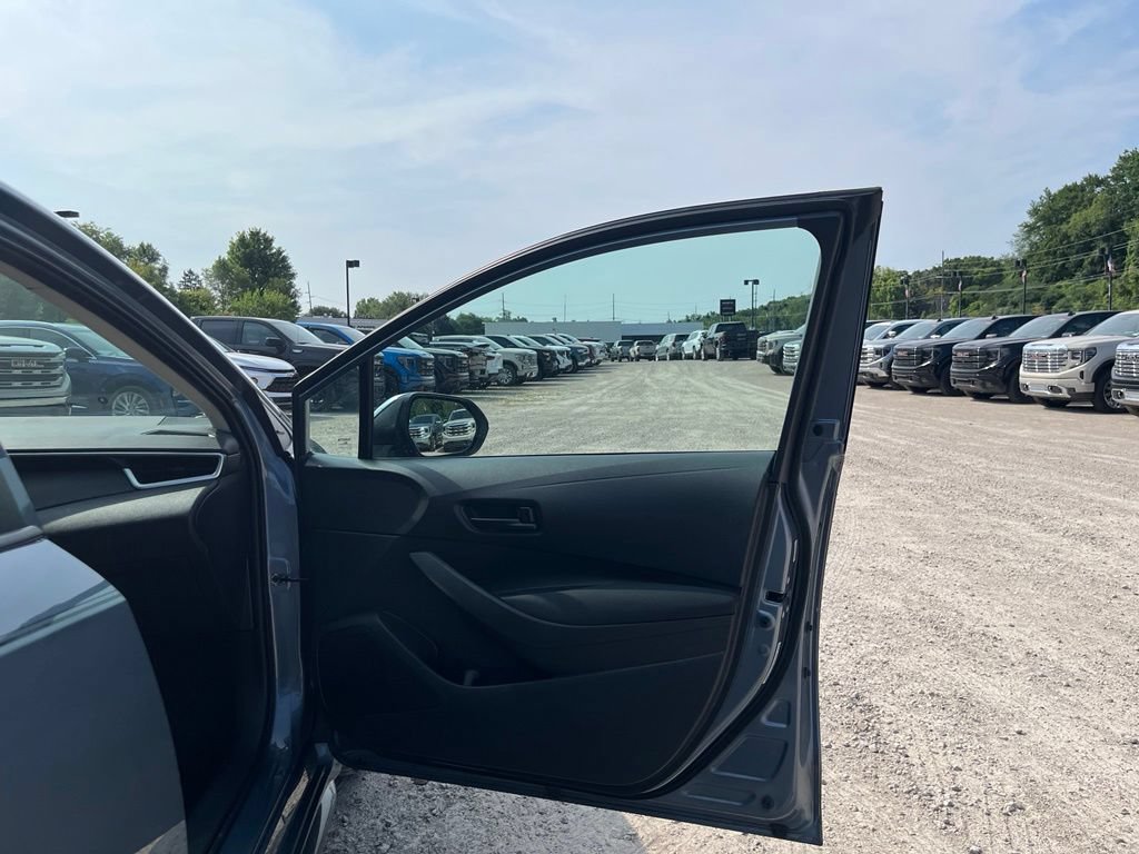 Used 2022 Toyota Corolla LE w/ LE Convenience Package FWD image 33